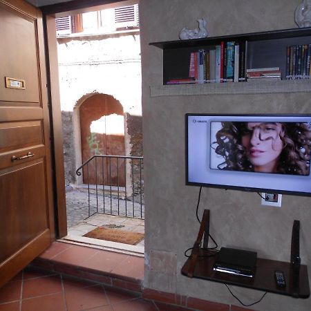 Alloggio Turistico Rizzuto - Centro Storico Bracciano  Luaran gambar